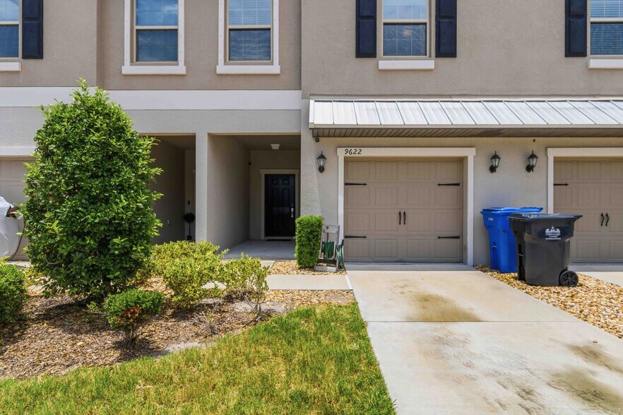 Building Photo - 9622 Pembrooke Pines Dr