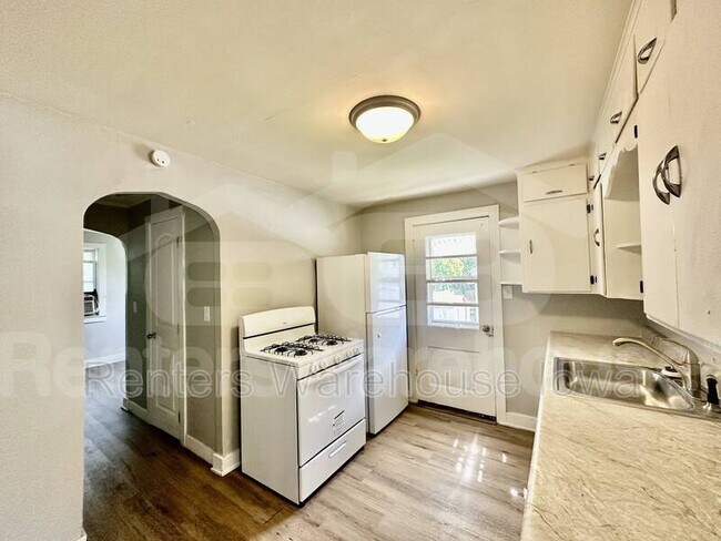 Building Photo - 1210 1/2 West Street