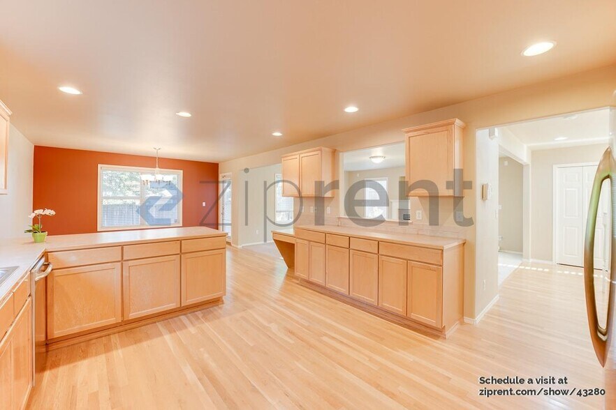 Building Photo - 15518 73rd Pl NE