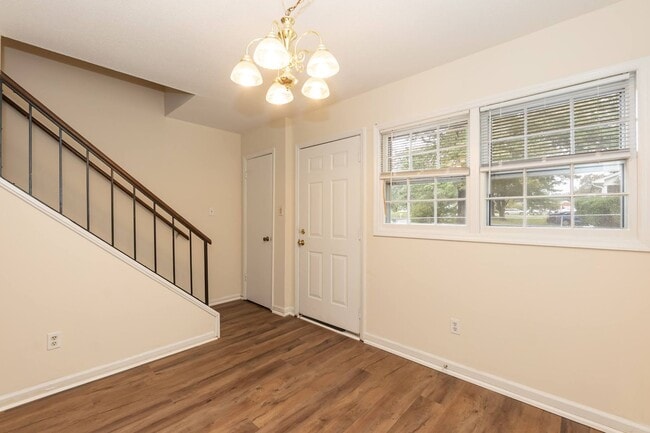 Building Photo - 718 Shawnee Dr