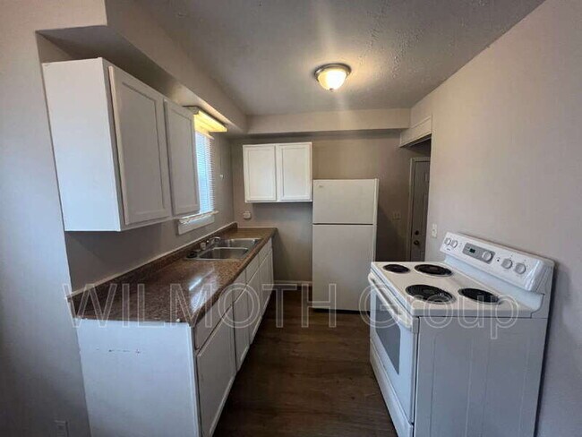 Building Photo - 3915 Hillside Ave