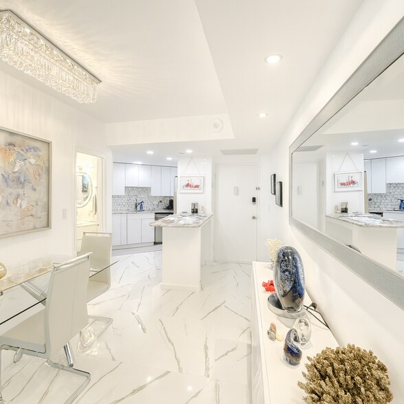 Building Photo - 999 Brickell Bay Dr
