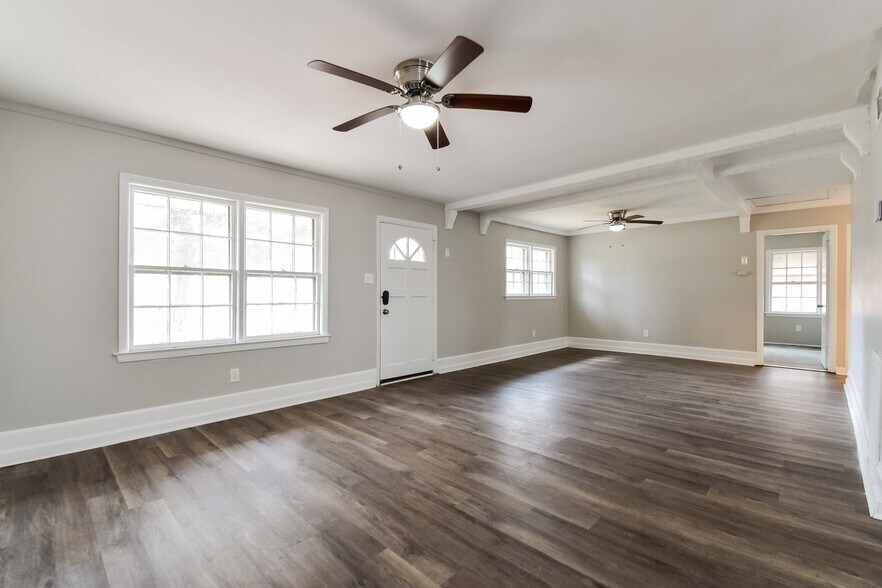 Building Photo - 5614 Grove Ave