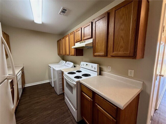 Building Photo - 300 Graystone Cir