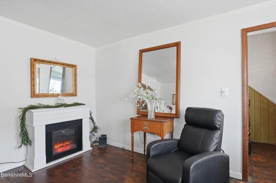 Building Photo - 9 Lincoln St