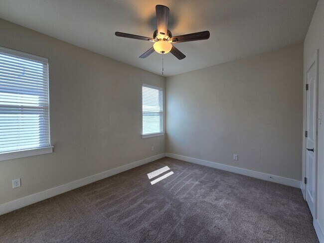 Building Photo - 727 Gristmill Dr