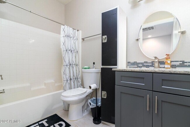 Building Photo - 1406 W Main St