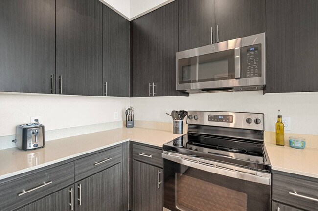 Building Photo - 711 W Broadway Rd