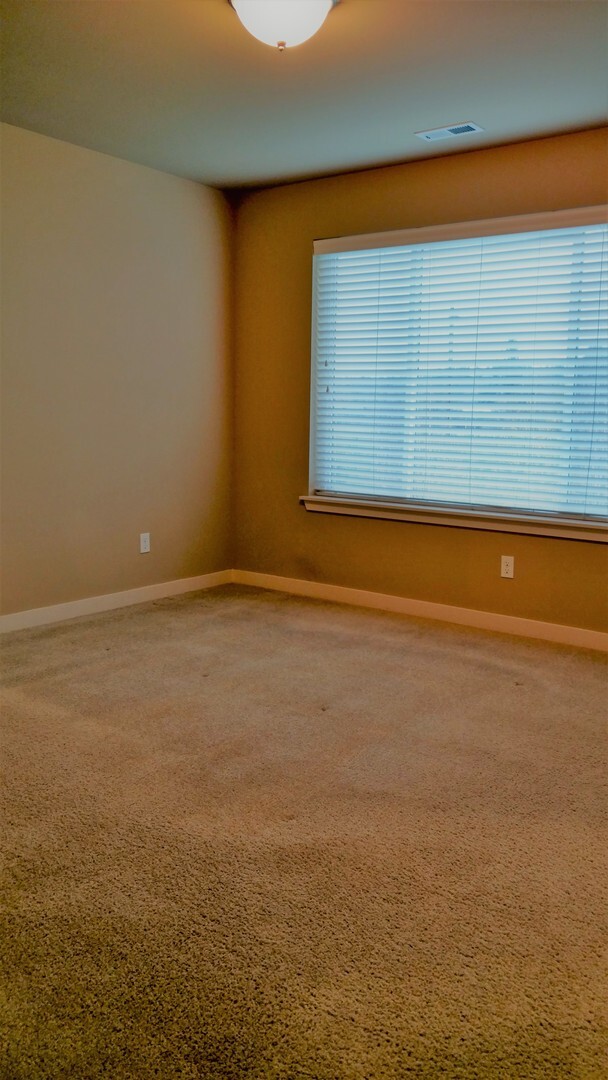 Building Photo - Spacious Fife 3 Bedroom with Fenced  Yard!