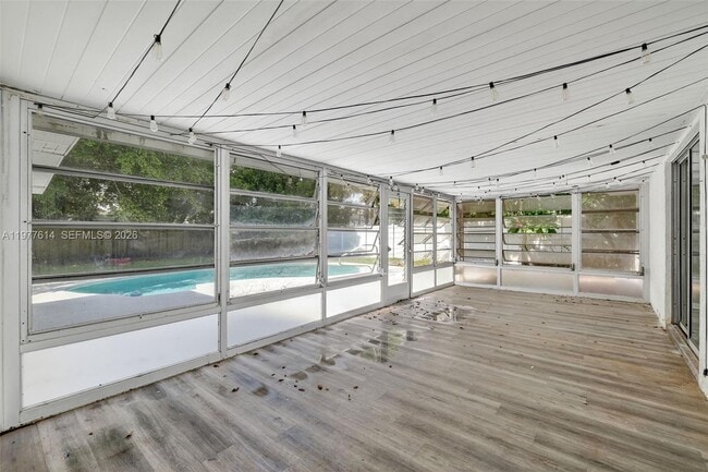 Building Photo - 770 SE Hollahan Ave