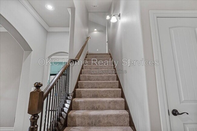 Building Photo - 625 NE 23rd St