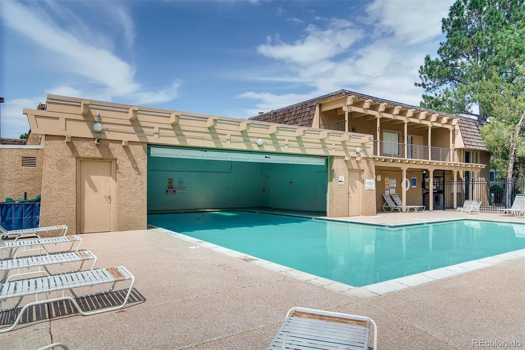 Building Photo - 7625 Quincy E Ave