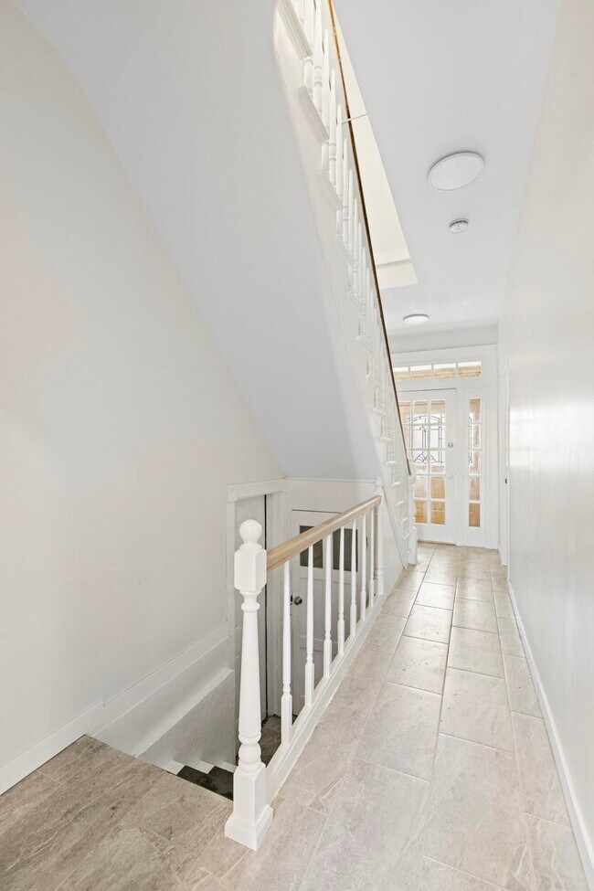 Building Photo - 600 67th St