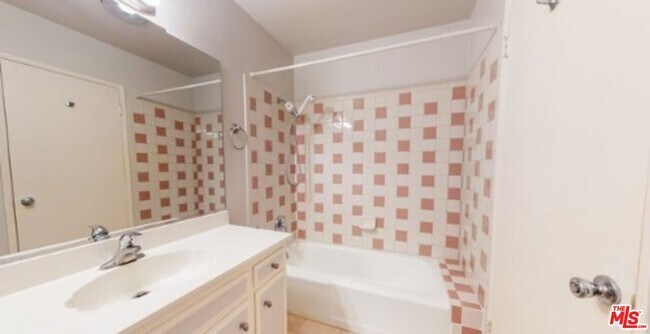 Building Photo - 6225 Canterbury Dr