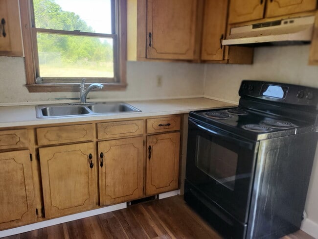 Building Photo - 2025 Filbert Hwy