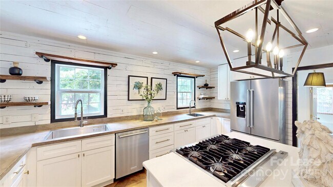Building Photo - 5229 Mt Holly-Huntersville Rd
