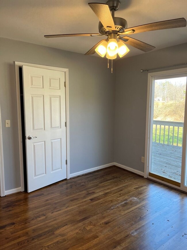 Building Photo - 3 Bedroom, 1 Bath House