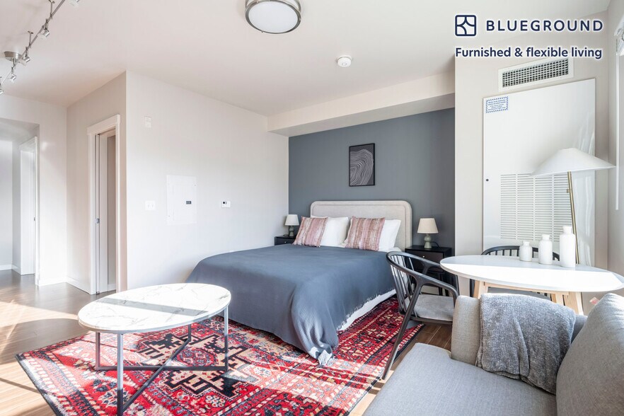 Building Photo - 10333 Main St