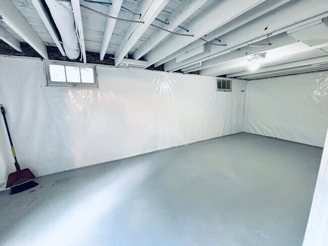 Building Photo - Stunning 2 Bedroom Home in The Heart of Go...