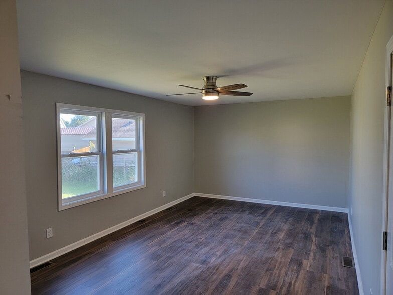 Building Photo - 231 W 550 N