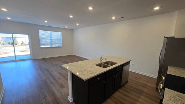 Building Photo - 217 Kenoot Dr