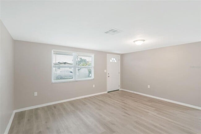 Building Photo - 5135 Kiwi Dr
