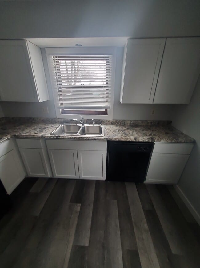 Building Photo - 426 18th Pl S