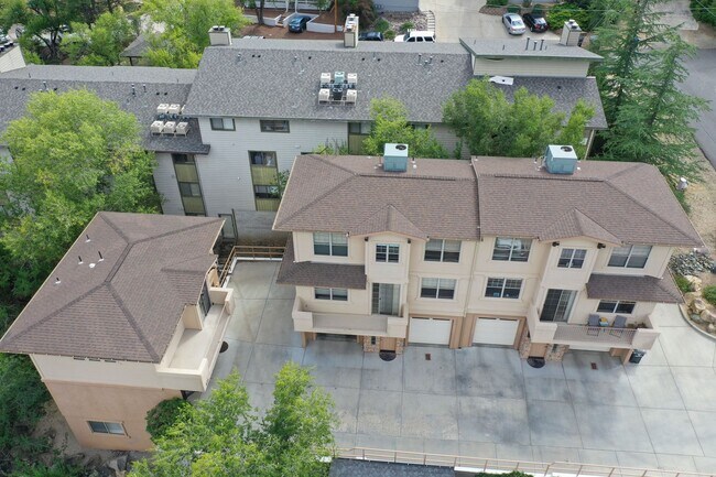 Building Photo - 221 Spring St