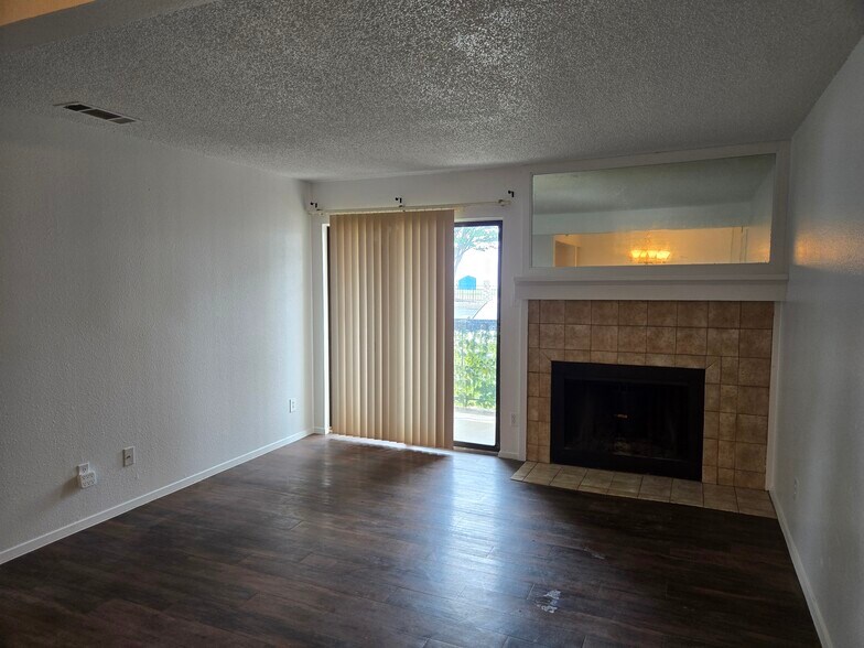 Building Photo - 8600 Fathom Cir