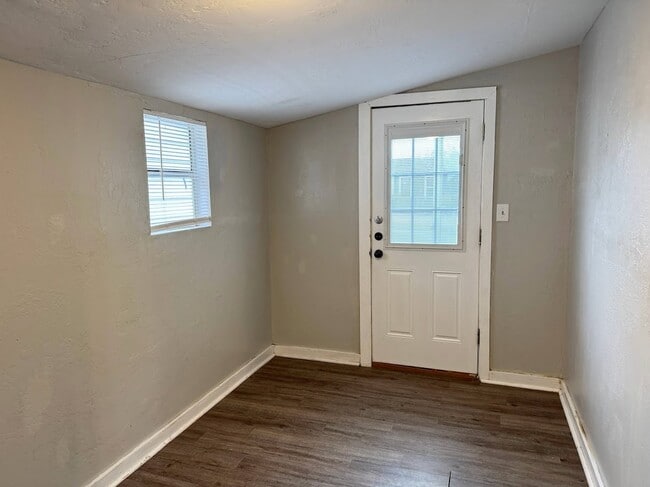 Building Photo - 2706 Palmetto Dr