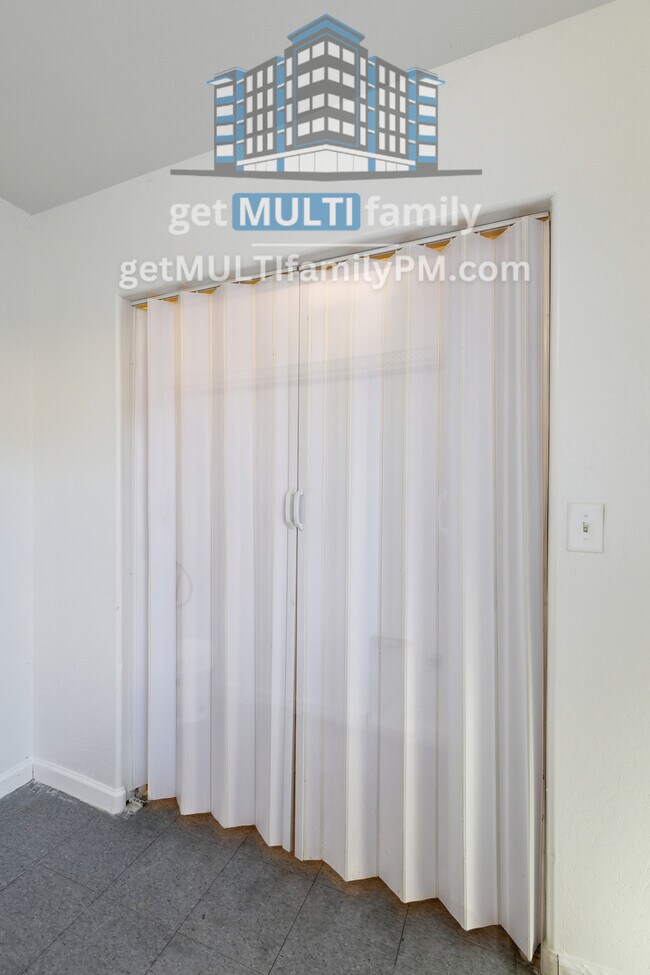 Building Photo - 1228 E Apache St