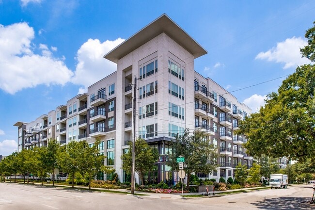 Building Photo - L2 Uptown