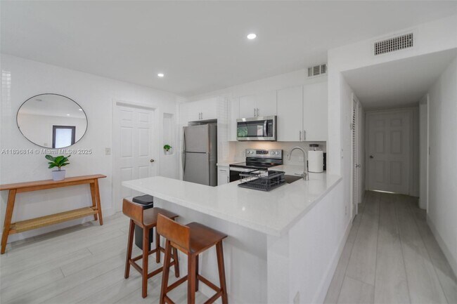 Building Photo - 655 NE 62nd St