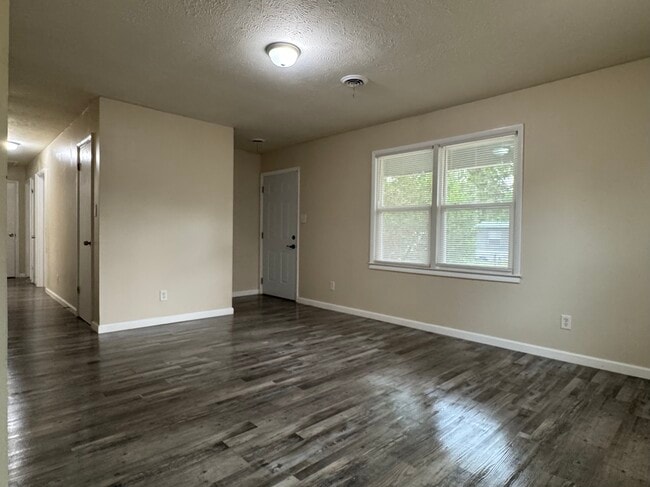 Building Photo - 110 Whispering Pines Terrace