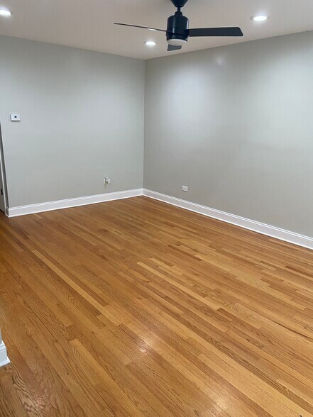 Building Photo - 5530 N Mango Ave