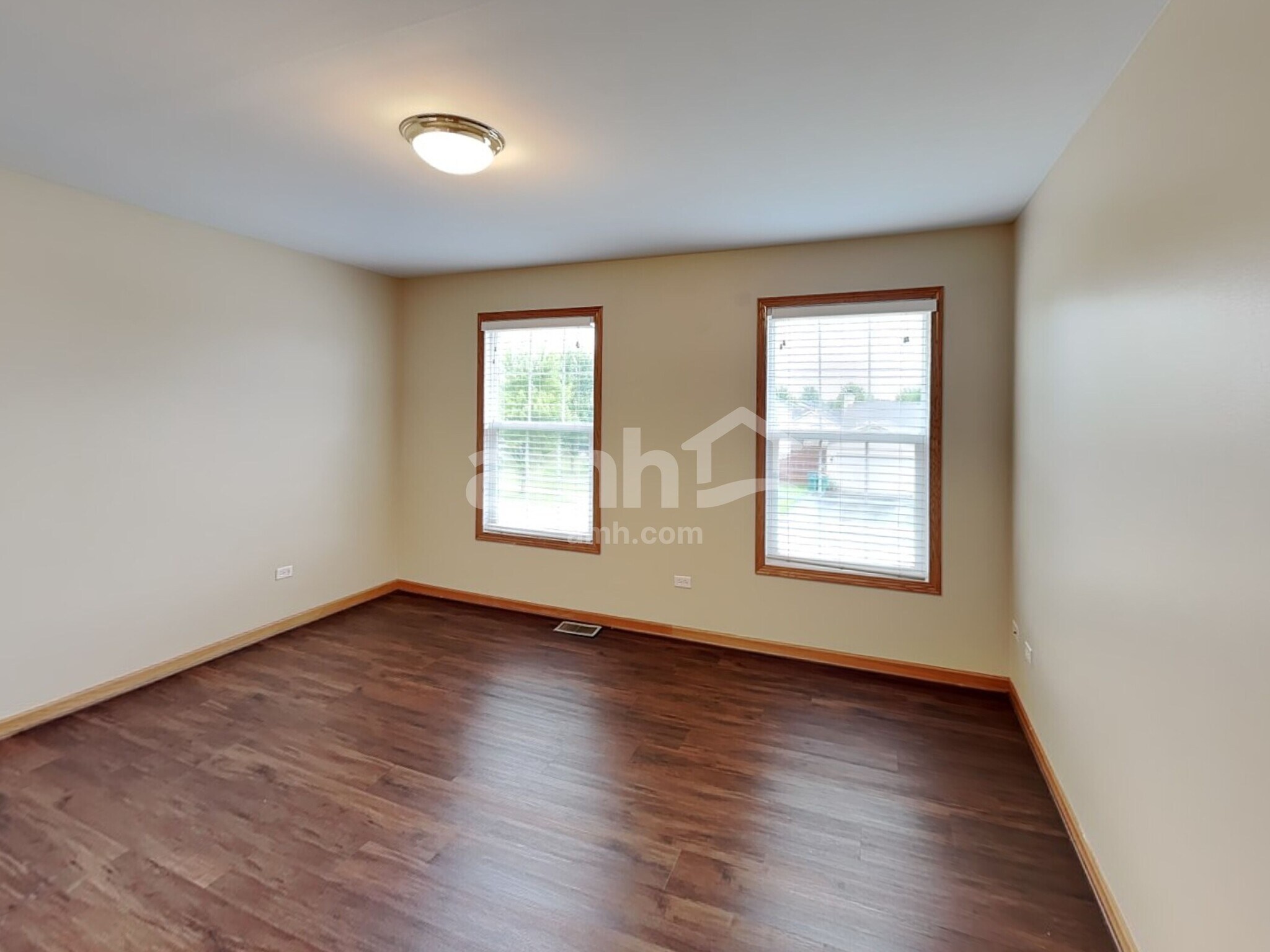 Building Photo - 1305 Bassett Dr