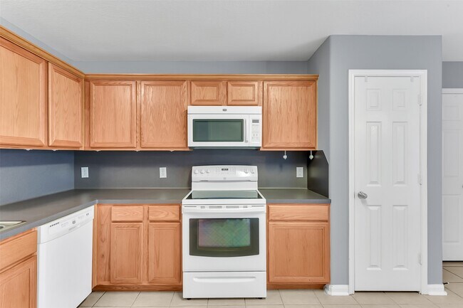 Building Photo - 223 Fantasy Ln