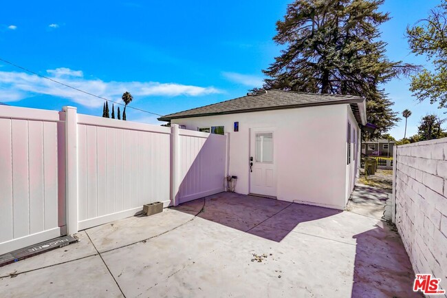Primary Photo - 6633 Belmar Ave