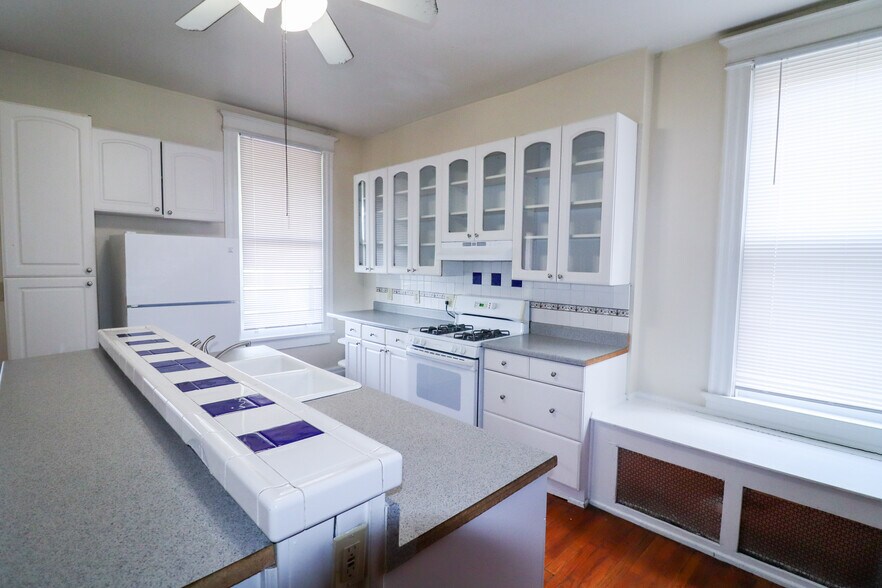 Building Photo - 2353 Ohio Ave