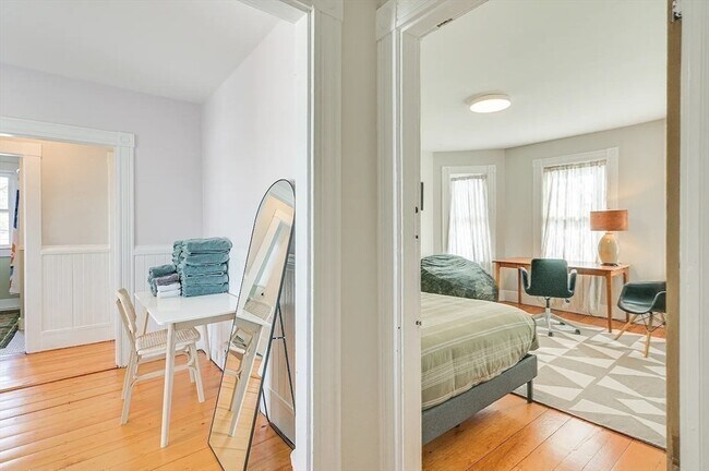 Building Photo - 44 Cottage St