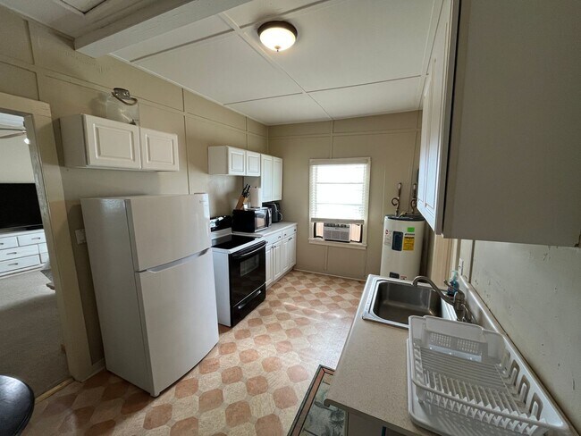 Building Photo - Furnished Downtown Mid Term Rental near East Hill