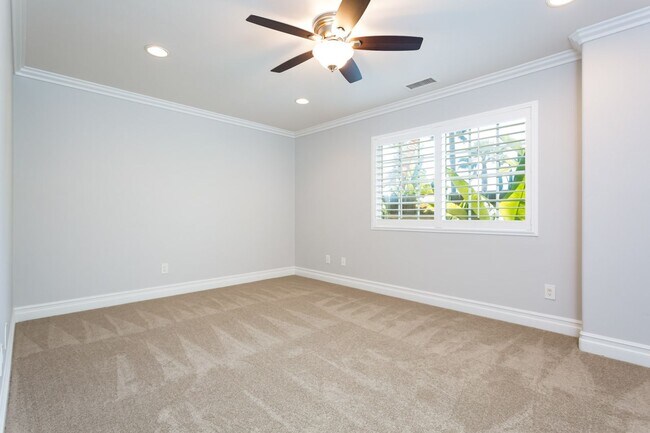 Building Photo - Spacious Entertainers Retreat in San Carlos!