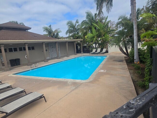 Building Photo - 2 Story Townhouse in Point Loma