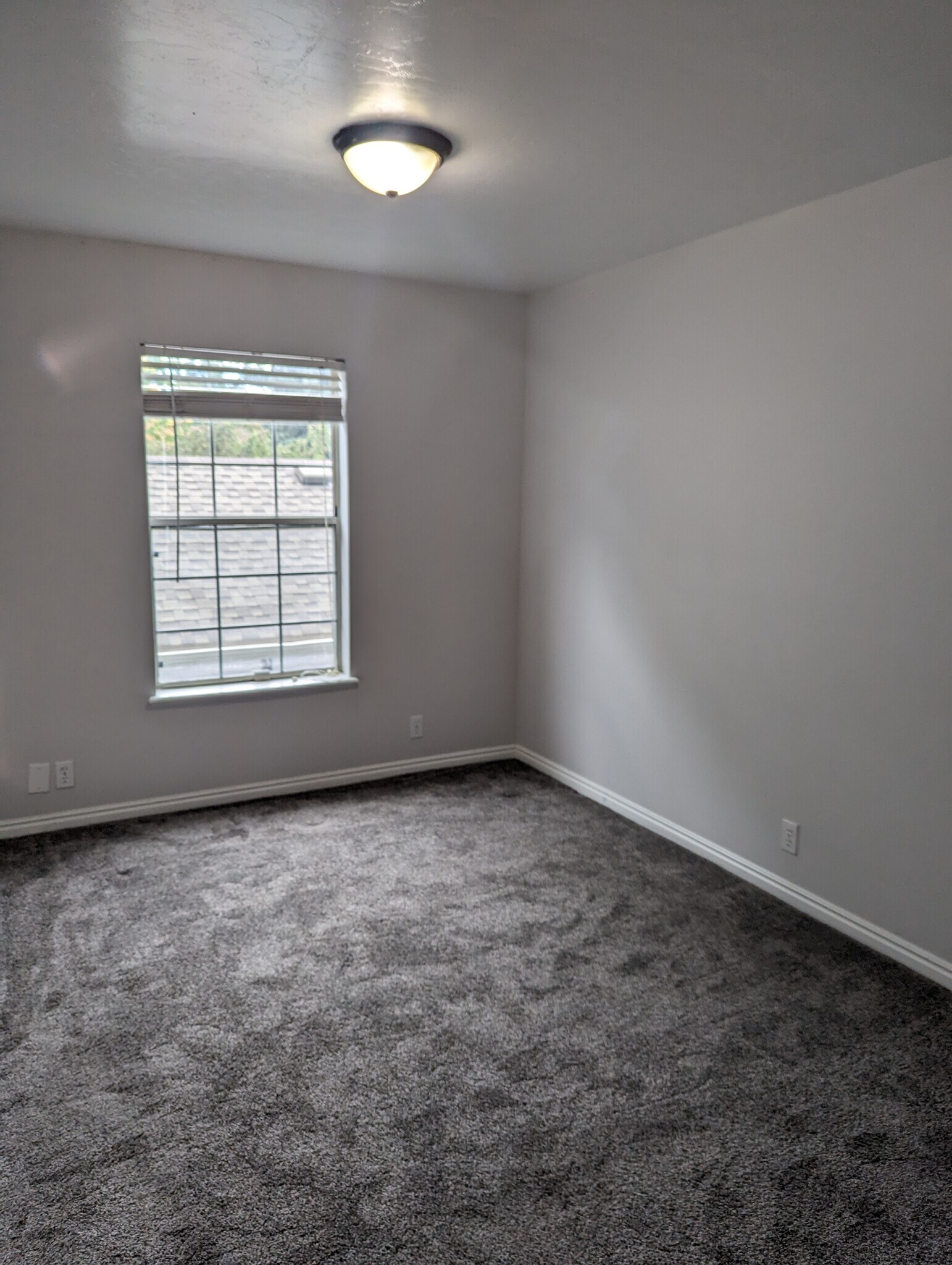 Building Photo - 1050 S Orem Blvd