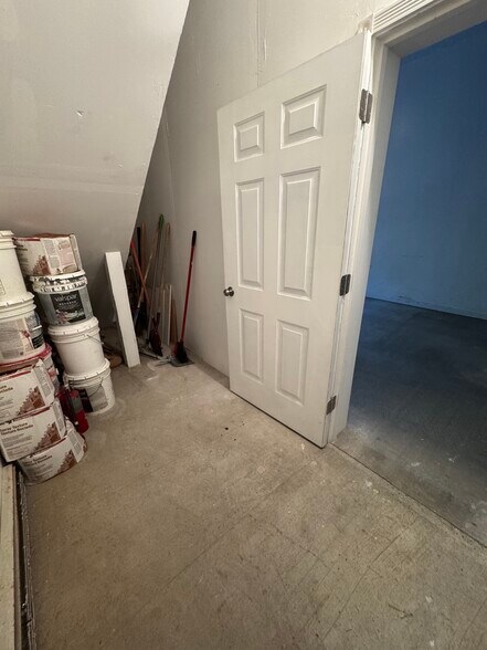 Building Photo - 2681 Mockler Ave