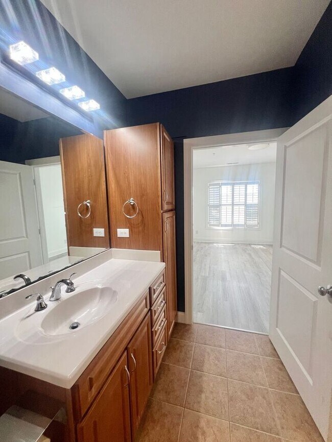 Building Photo - Mayfaire Townview 3rd floor 2BR unit with ...