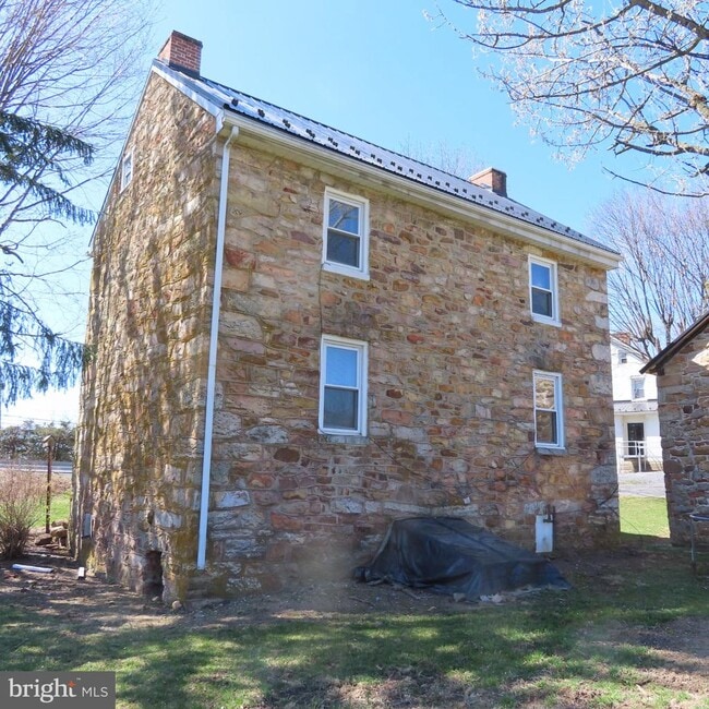 Building Photo - 11677 Lincoln Way W