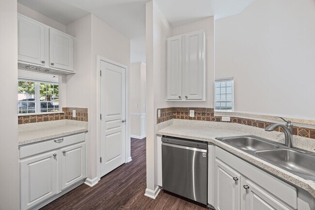 Building Photo - Idyllic 3-bed, 2.5 bath in the desirable W...