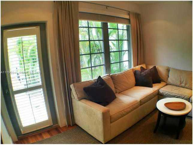 Building Photo - 727 Jefferson Ave