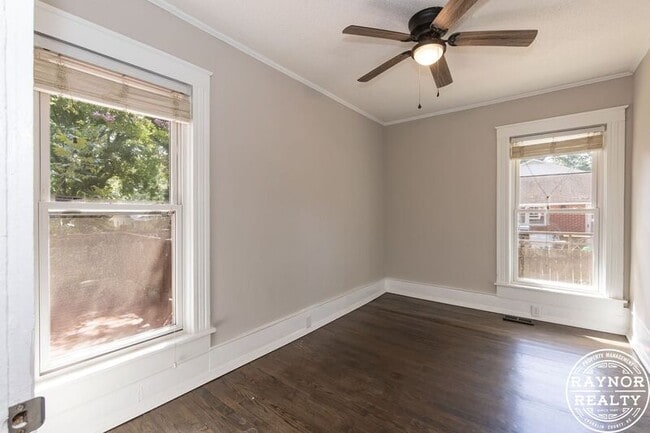 Building Photo - 223 S Main St